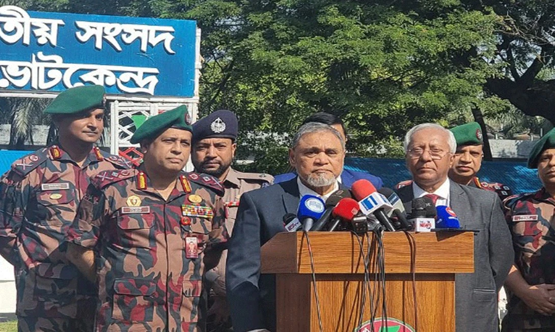 নির্বাচনে বিঘ্ন ঘটাতে চাইলে কঠিন শাস্তির সতর্কবার্তা সিইসির